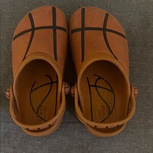 CROCS Kids Orange Basketball Slippers boys 12